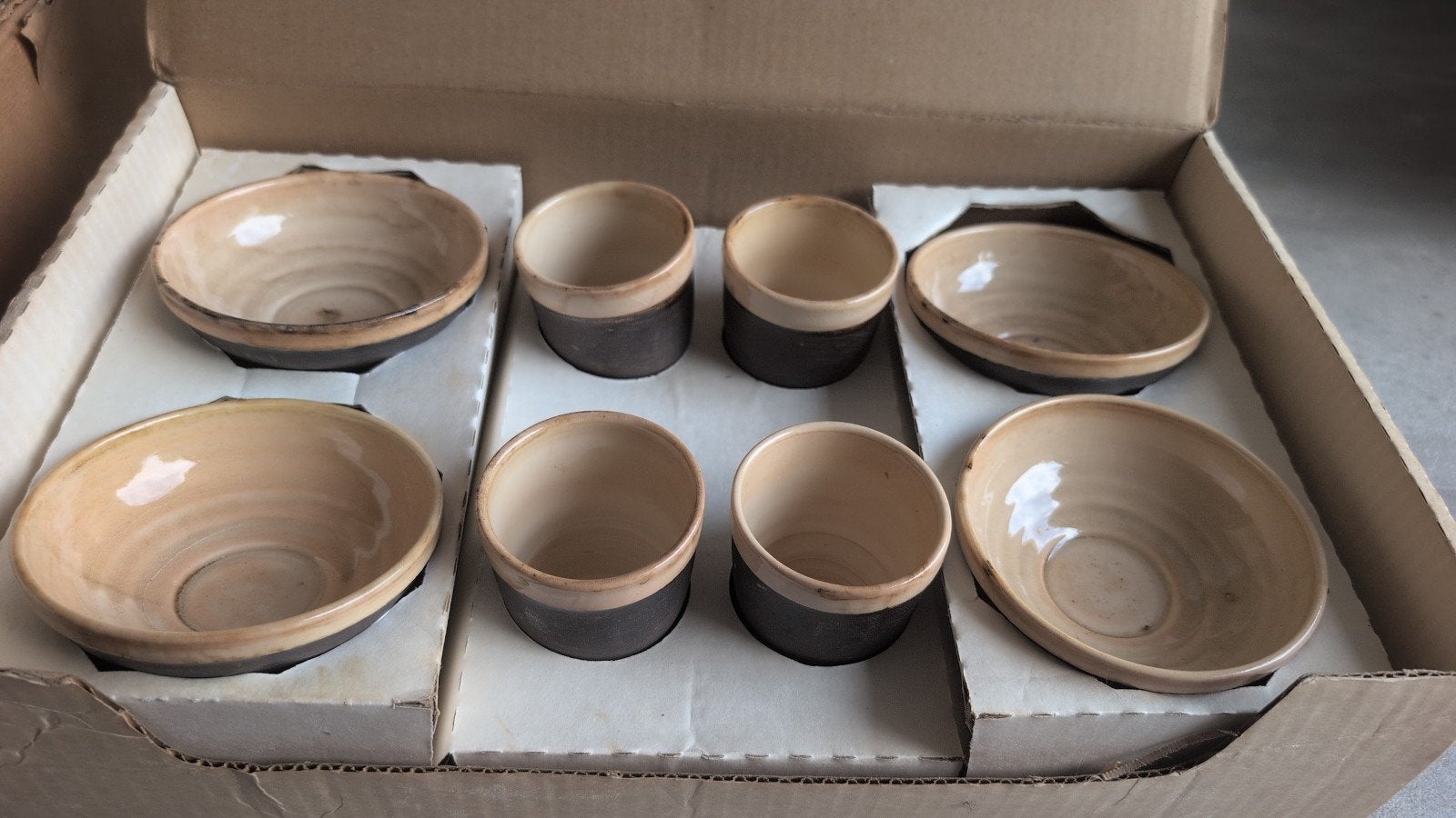 Aardewerk servies set - kommen en kopjes, Landelijk/Boerenbont, Ophalen of Verzenden, Zo goed als nieuw, Kom(men)