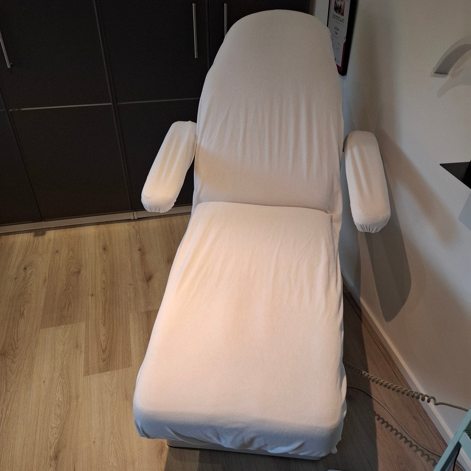 Behandelstoel met witte hoesjes, Ophalen, Gebruikt, Kunststof, Verstelbaar