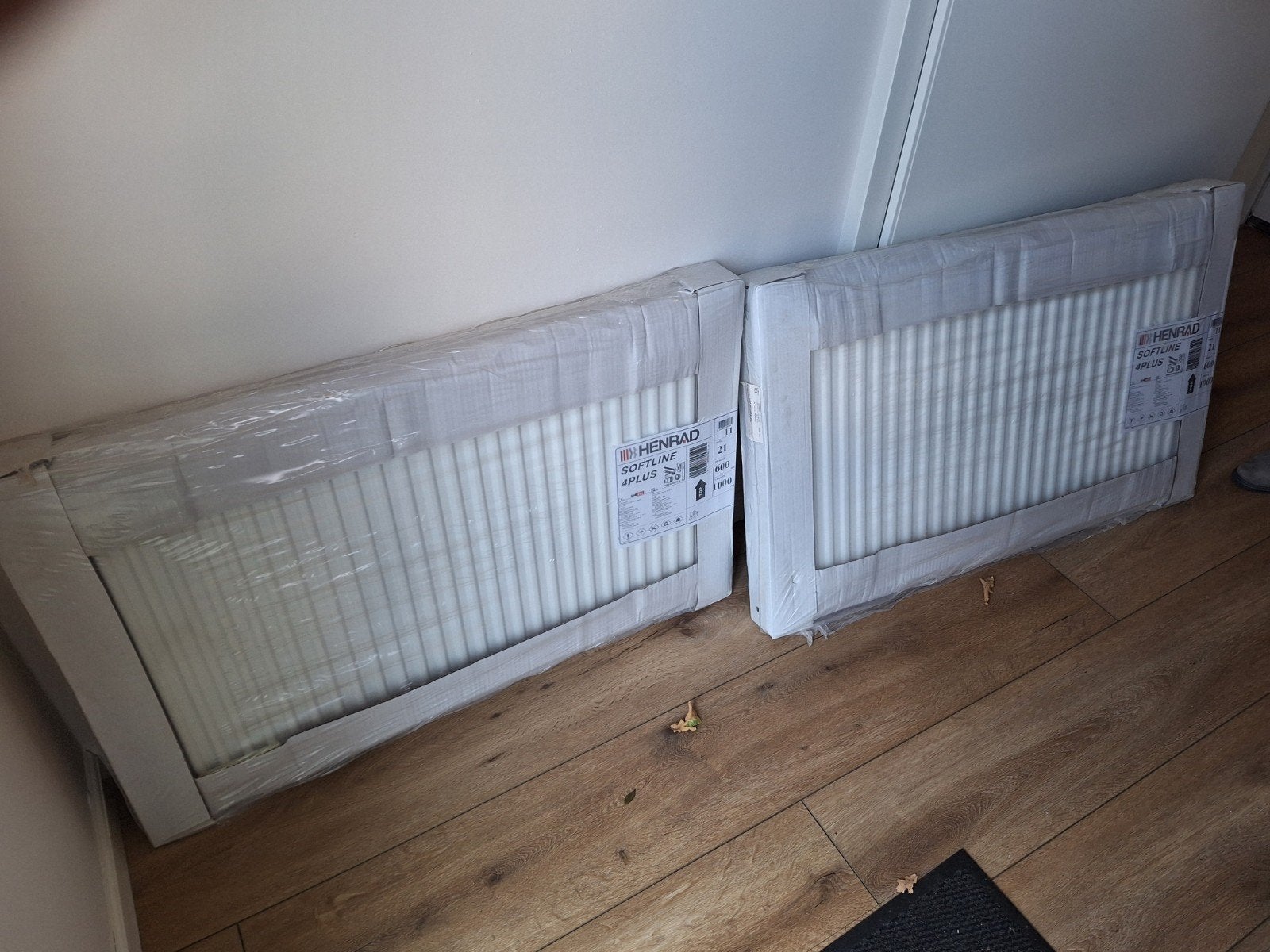 2x Nieuwe Henrad Softline 4PLUS Radiator 600x1000mm, 30 tot 80 cm, Radiator, Nieuw, Ophalen of Verzenden