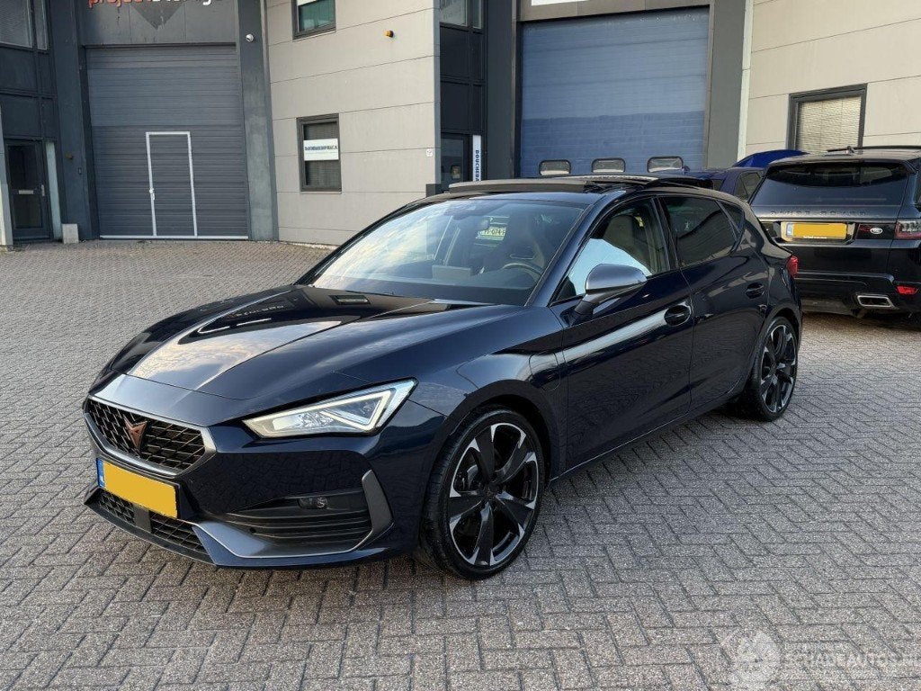 Cupra Leon1.4 e-Hybrid VZ Bussines Pano Nap Nederlandse Auto, Auto diversen, Blauw, Cupra, 1395 cc, Hybride Elektrisch/Benzine
