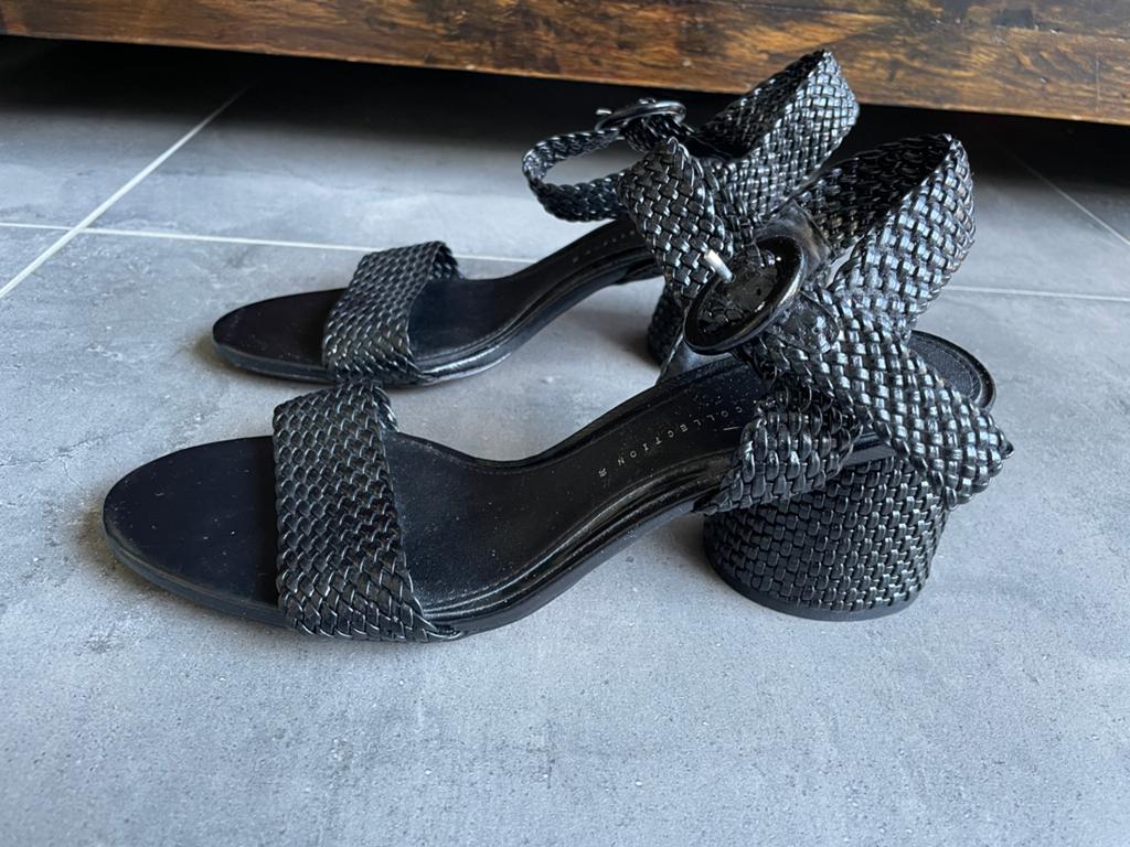 Nieuw zonder prijskaartje zwarte sandalen van Zara in mt 39, Zwart, Nieuw, Sandalen of Muiltjes, Ophalen of Verzenden