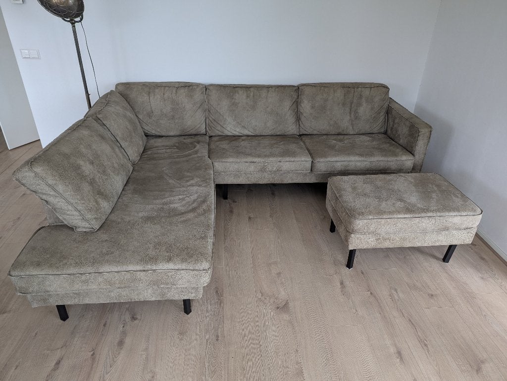 Grijze hoekbank met poef - Comfortabel en stijlvol, Huis en Inrichting, Banken | Bankstellen, Ophalen, 250 tot 300 cm, Gebruikt