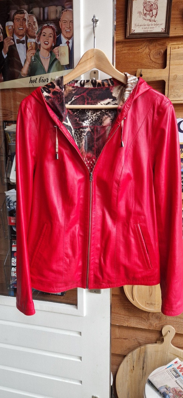 Rood leren jasje met panterprint voering - Maat M, Kleding | Dames, Ophalen of Verzenden, Gedragen, Maat 38/40 (M), Rood