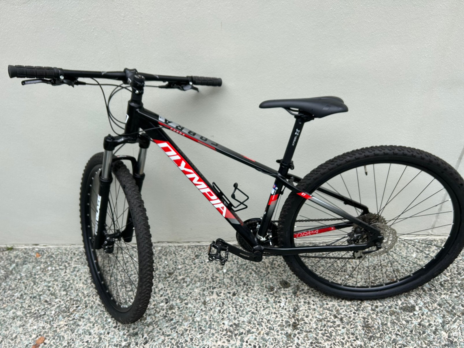 Fiets Olympia Cobra MTB Acera. Maat S (40). Zwart met wit, Fietsen en Brommers, Fietsen | Mountainbikes en ATB, Ophalen, Zo goed als nieuw