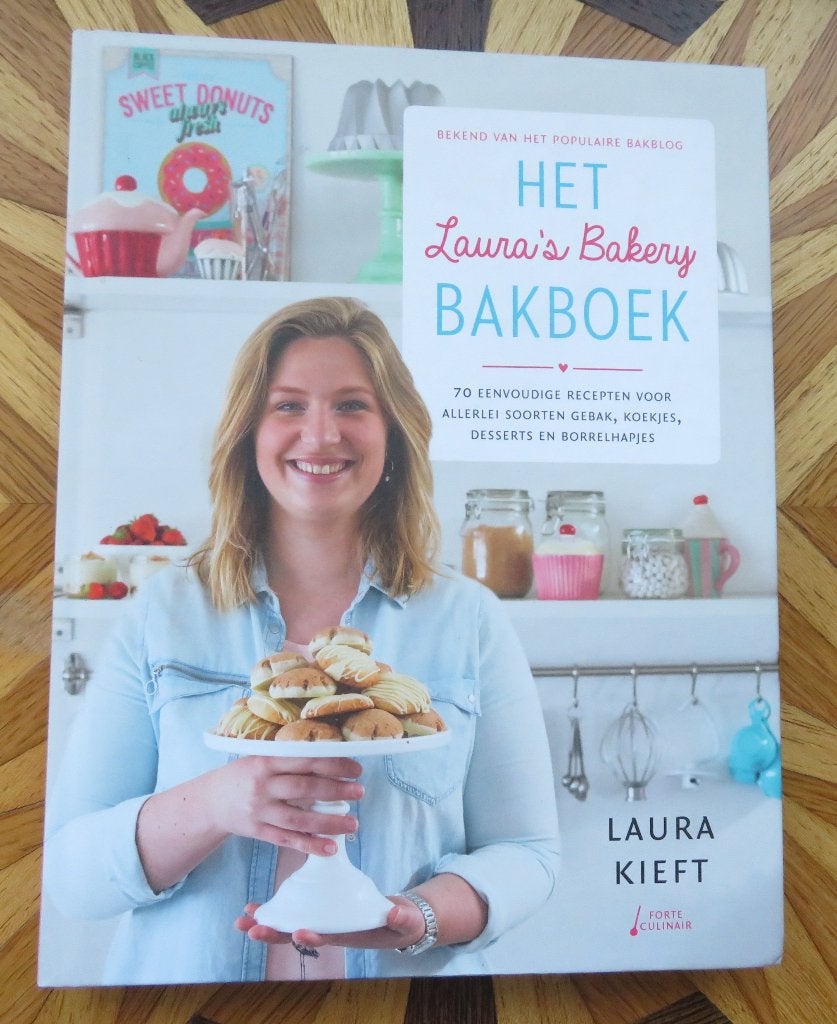Het Laura's Bakery Bakboek - 70 eenvoudige recepten, Ophalen of Verzenden, Zo goed als nieuw, Nederland en België
