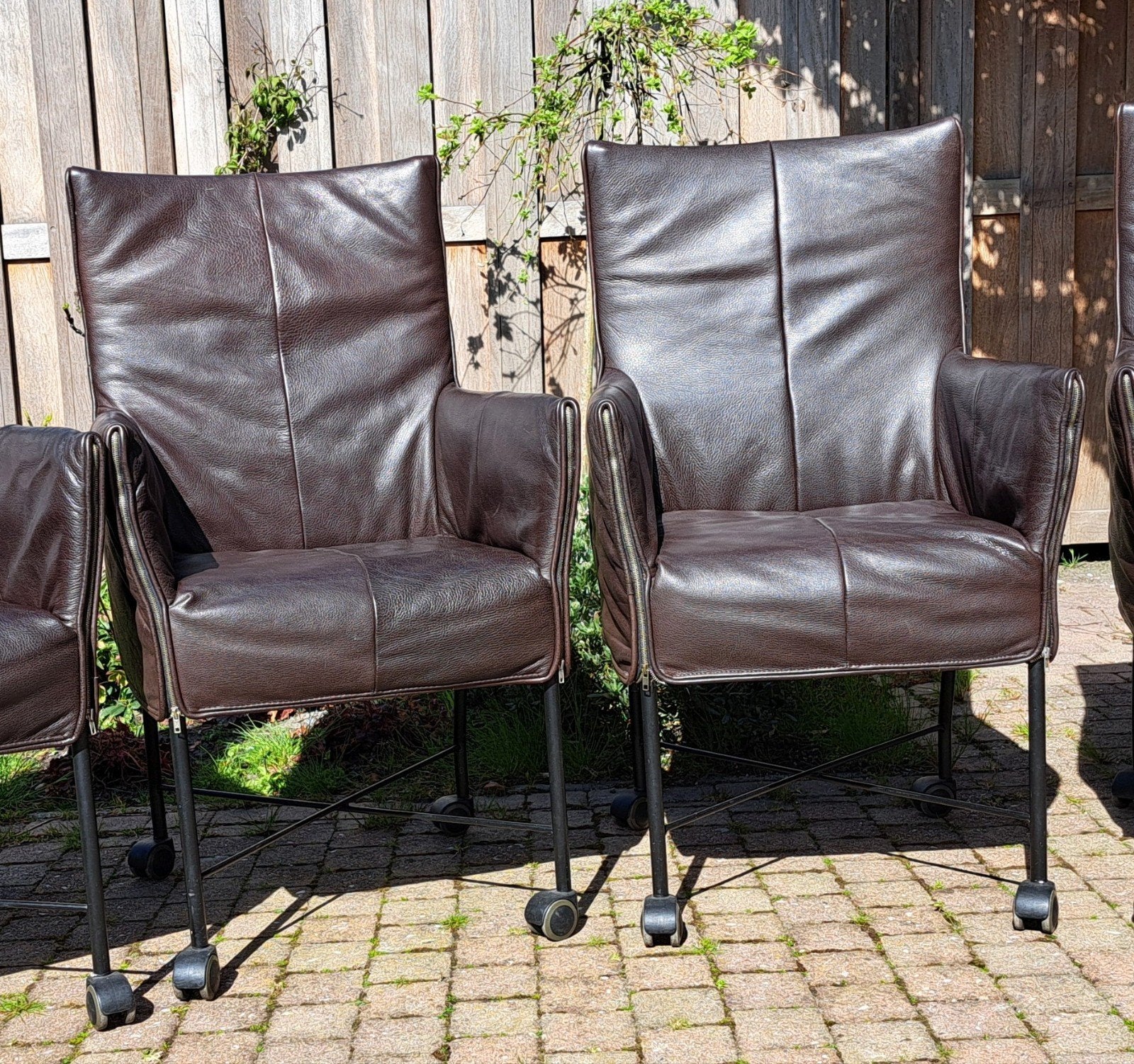 2 bruin leren hoezen  Montis Chaplin (1 met defecte rits), Gebruikt, Twee, Bruin, Design