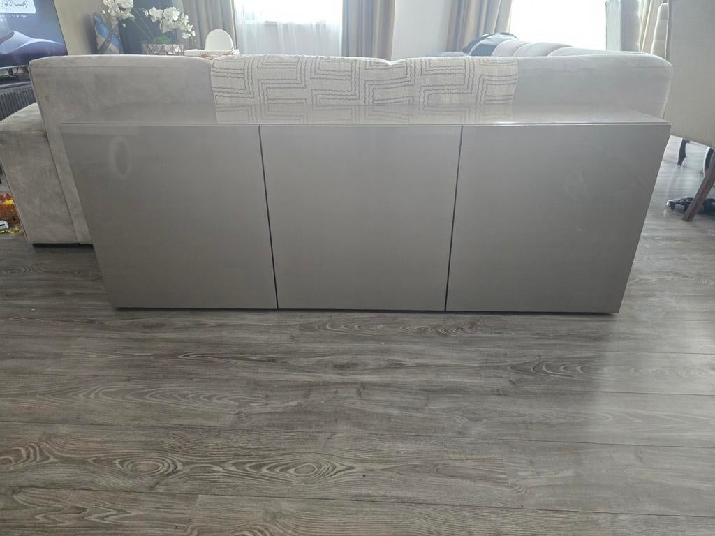 Hoogglans dressoir met drie deuren | Eric Kuster stijl, Huis en Inrichting, Kasten | Dressoirs, Gebruikt, 150 tot 200 cm, 25 tot 50 cm