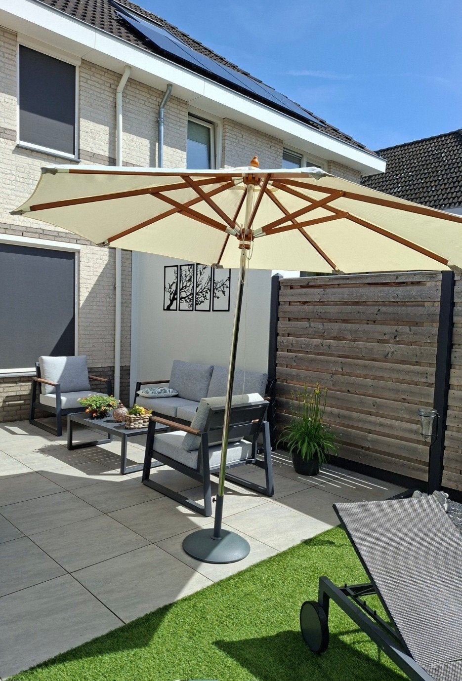 crème kleur.Doorsnee 2.90m Hoog 2.40m, Ophalen, Stokparasol