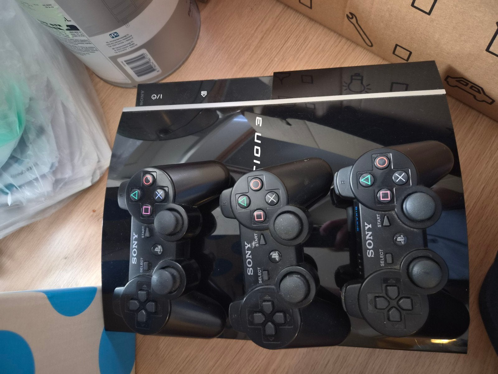 PlayStation 3 met 3 controllers, FIFA 13, Buzz en Singstar, Spelcomputers en Games, Spelcomputers | Sony PlayStation 3, Met 3 controllers of meer