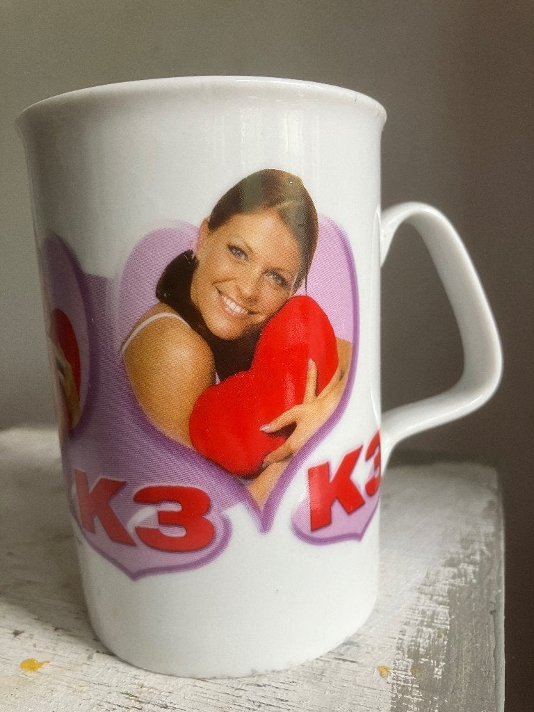 K3 Mok - Originele K3 met Karen, Kristel en Kathleen, Overige typen, Ophalen of Verzenden, Zo goed als nieuw, Steen/keramiek