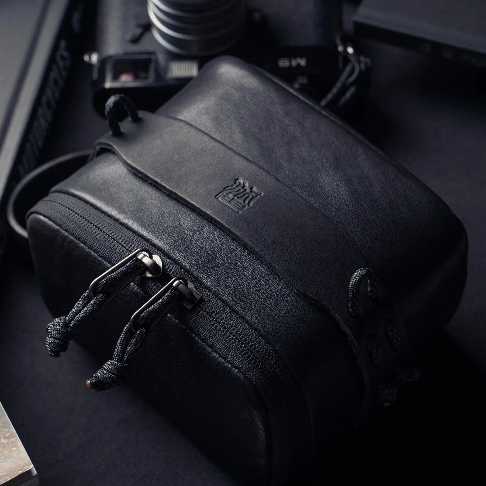 Foto 6 van Wotancraft Camera tas in zwart runderleer (type pouch L)