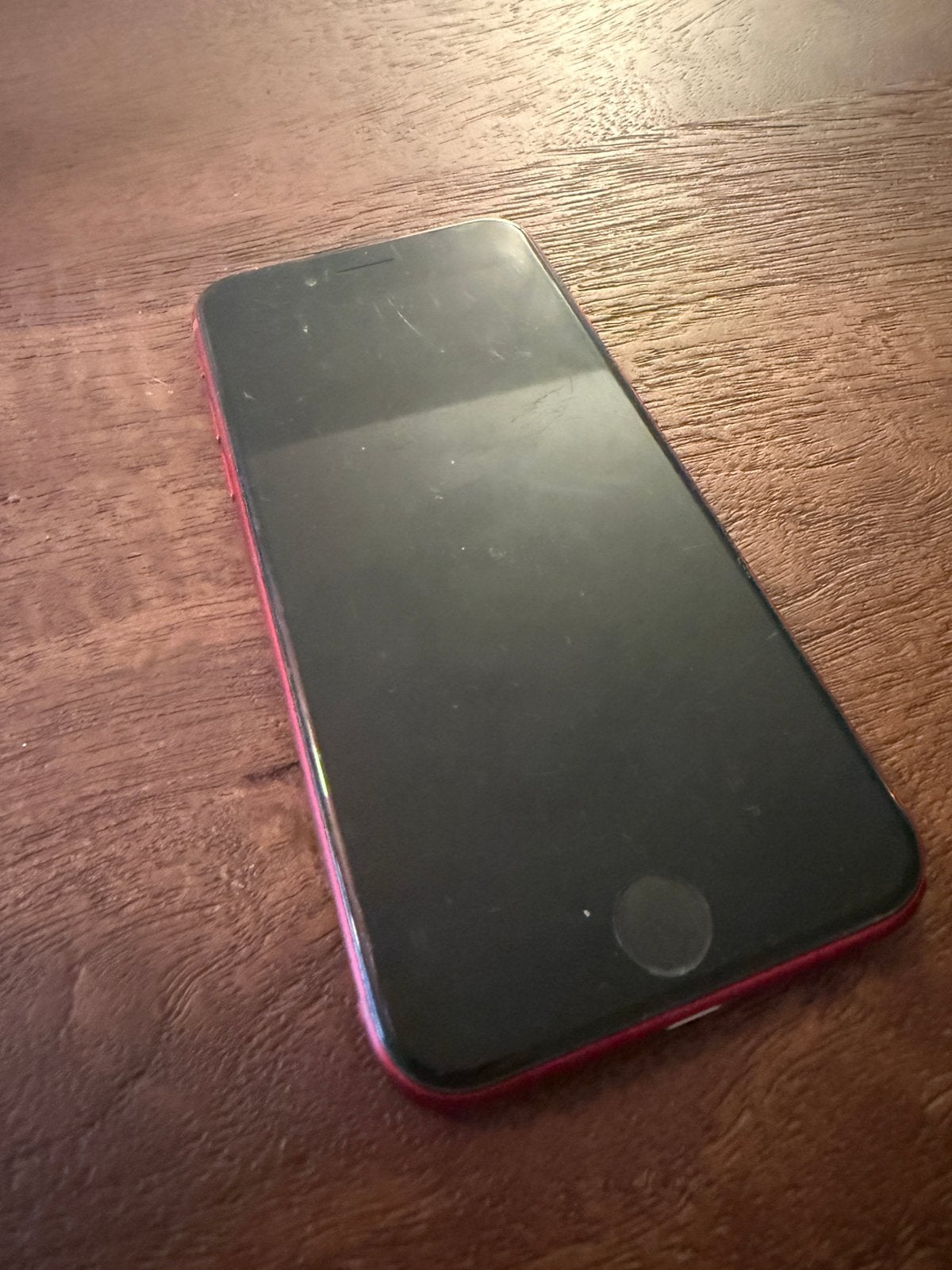 Rode Iphone 2022 SE met Otterbox hoesje en screenprotector, Telecommunicatie, Mobiele telefoons | Apple iPhone, 83 %, Ophalen of Verzenden