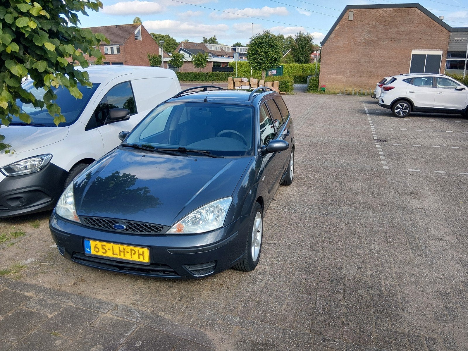 Ford Focus 1.6I 74KW Grijs trekhaak apk 7-27, Auto's, 4 cilinders, 1600 cc, 100 pk, Stationwagon