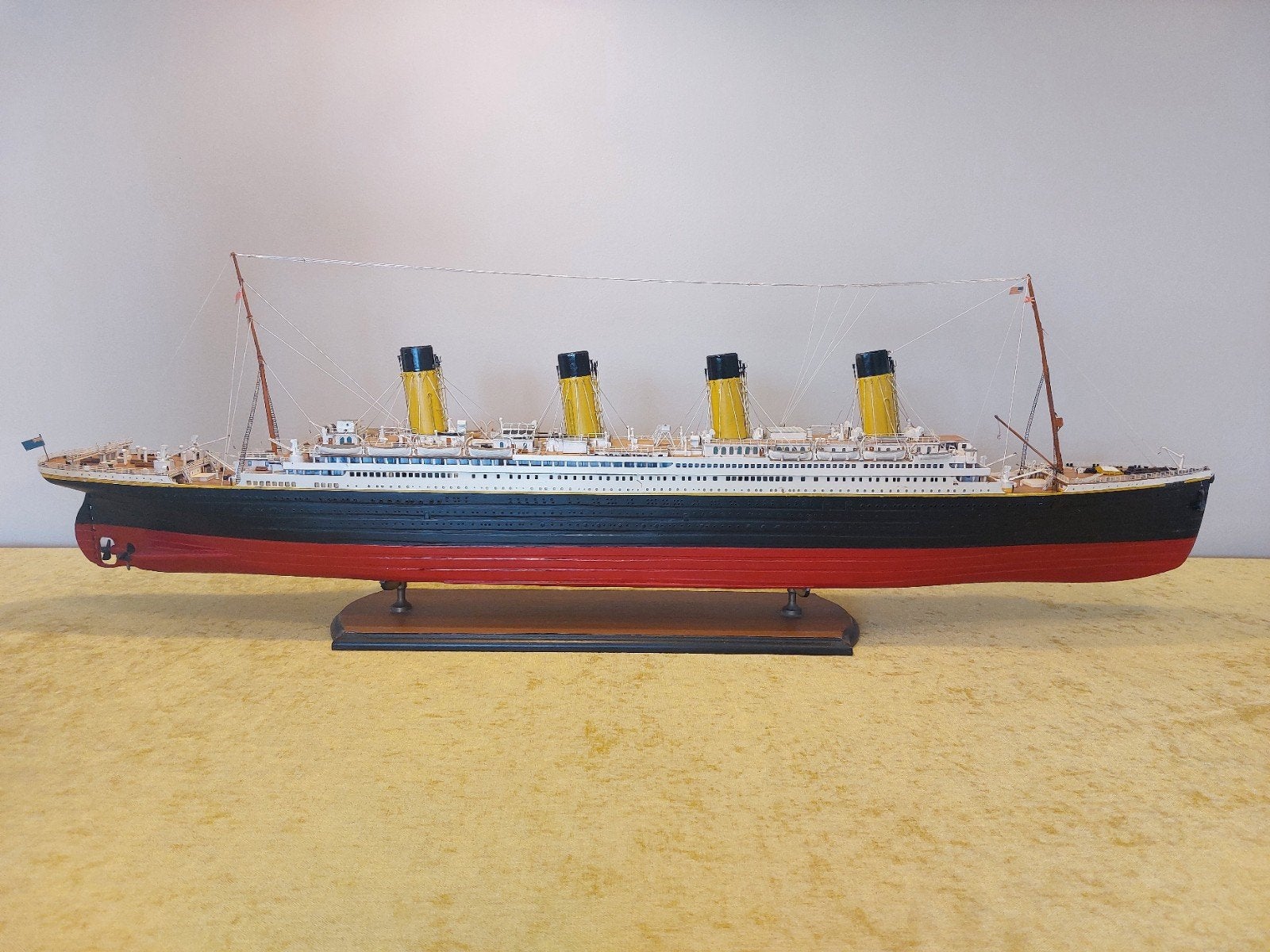 RMS Titanic handgemaakte houten model 1:250, Hobby en Vrije tijd, Modelbouw | Boten en Schepen, Ophalen