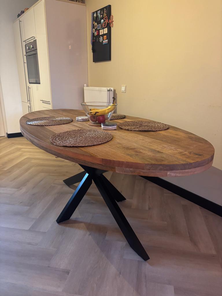 Ovale Eettafel Mango Hout Zwarte Stalen Poten, Ophalen, 100 tot 150 cm, 200 cm of meer, Zo goed als nieuw