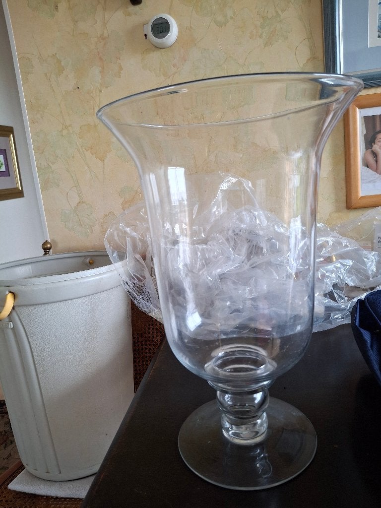 Hoge, glazen vaas op voet, Ophalen, Op voet, Transparant, 39 cm