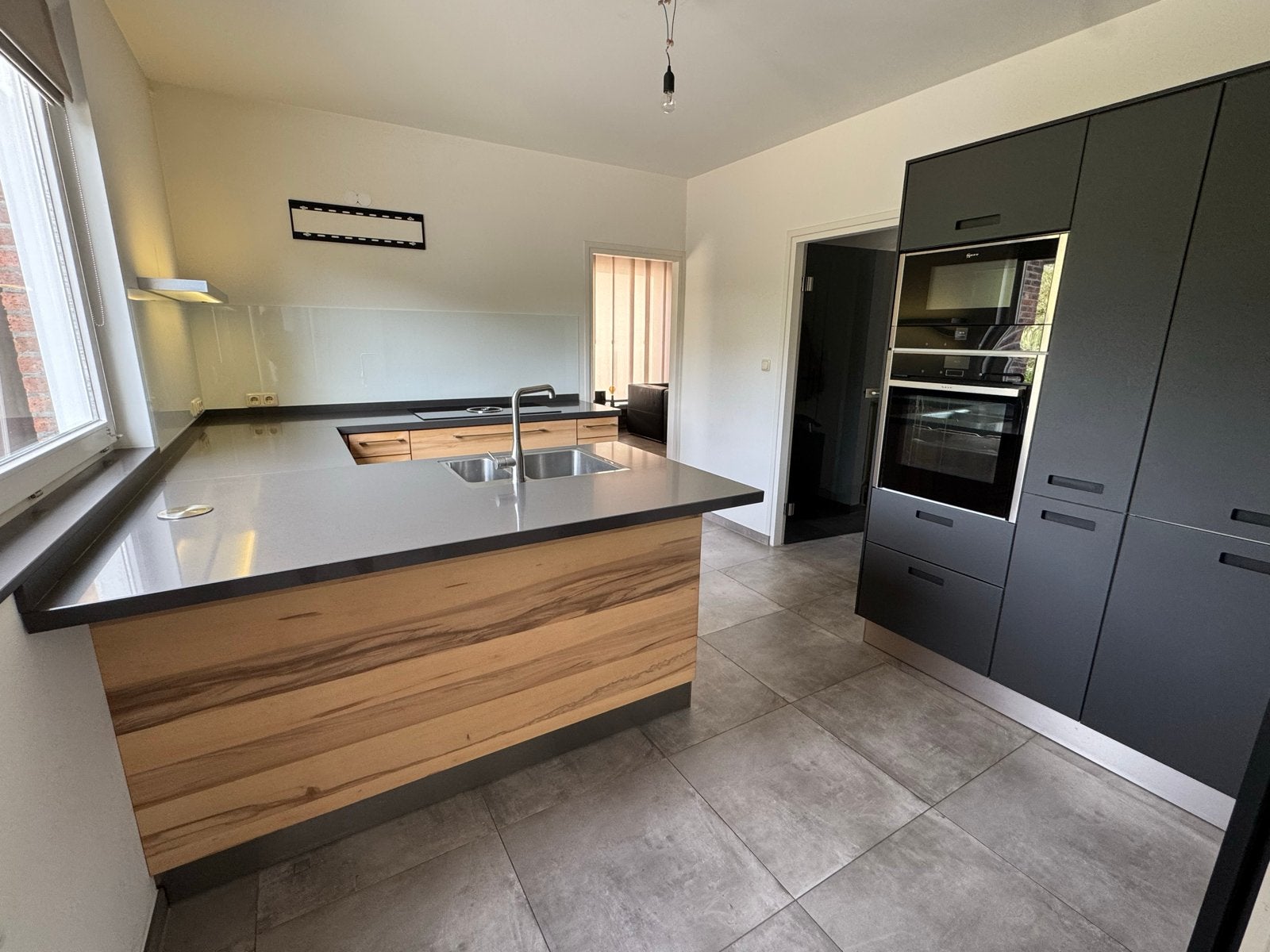 Tinnemans Keuken met BORA en NEFF Apparatuur, Ophalen, Bruin, Hoekkeuken, Zo goed als nieuw