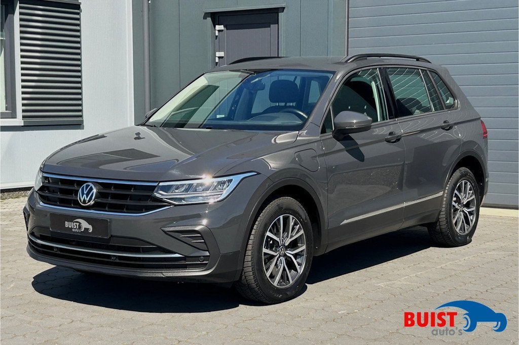 Volkswagen Tiguan 1.4 TSI eHybrid 245pk Life HUD TREKHAAK AC, Stof, 4 cilinders, Met garantie (alle), Hybride Elektrisch/Benzine