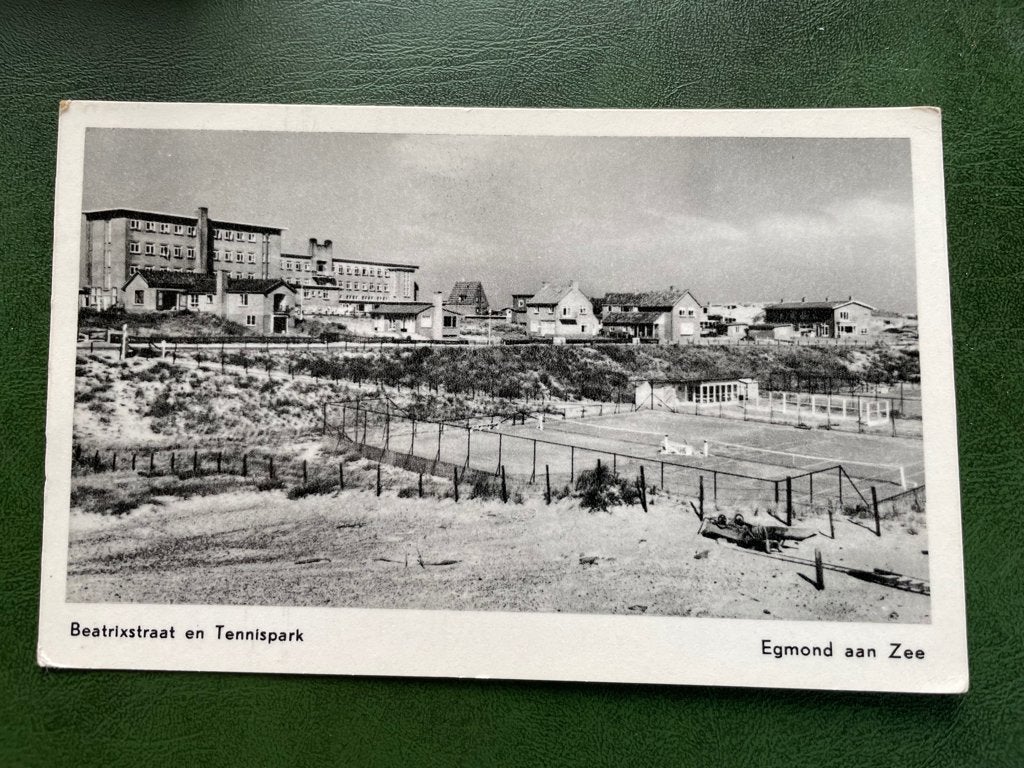 ansichtkaart v. Egmond aan Zee ; Beatrixstraat en Tennispark, Verzenden, 1940 tot 1960, Noord-Holland