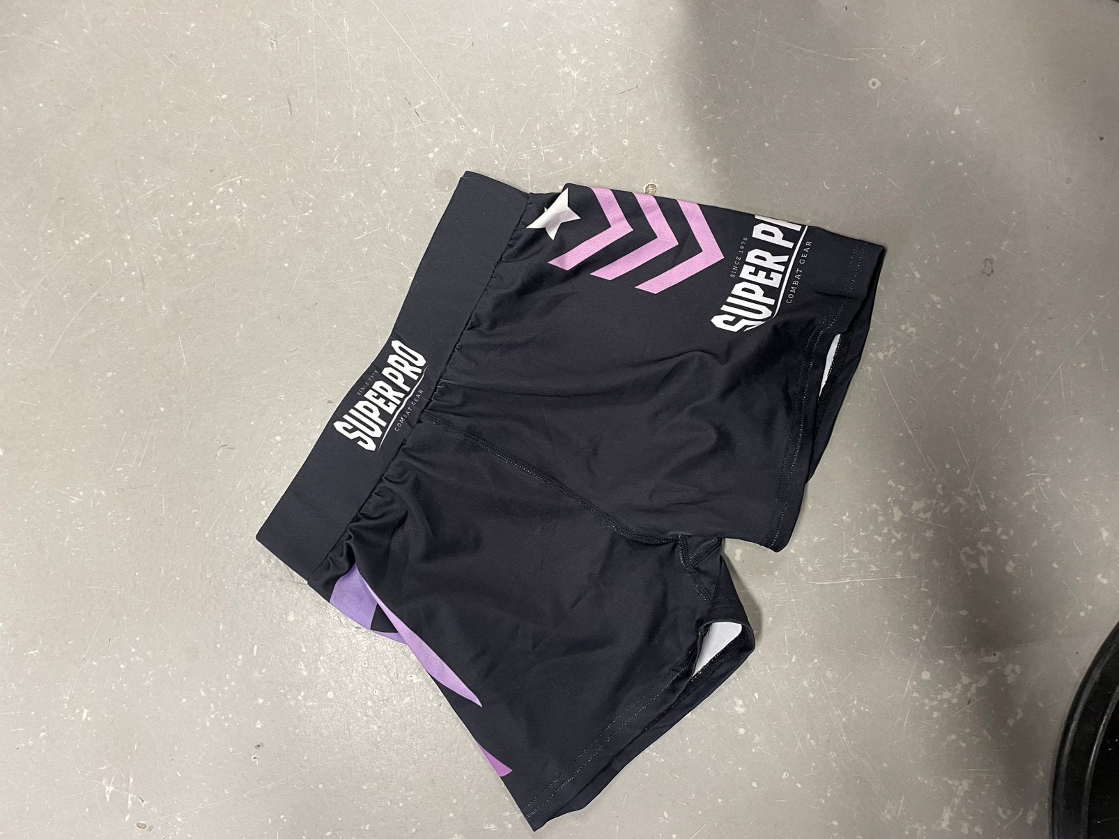 Super Pro Fitness/MMA/Kickboks Broekje - Erg Kort, Zwart, Ophalen of Verzenden, Gedragen, Maat 42/44 (L)