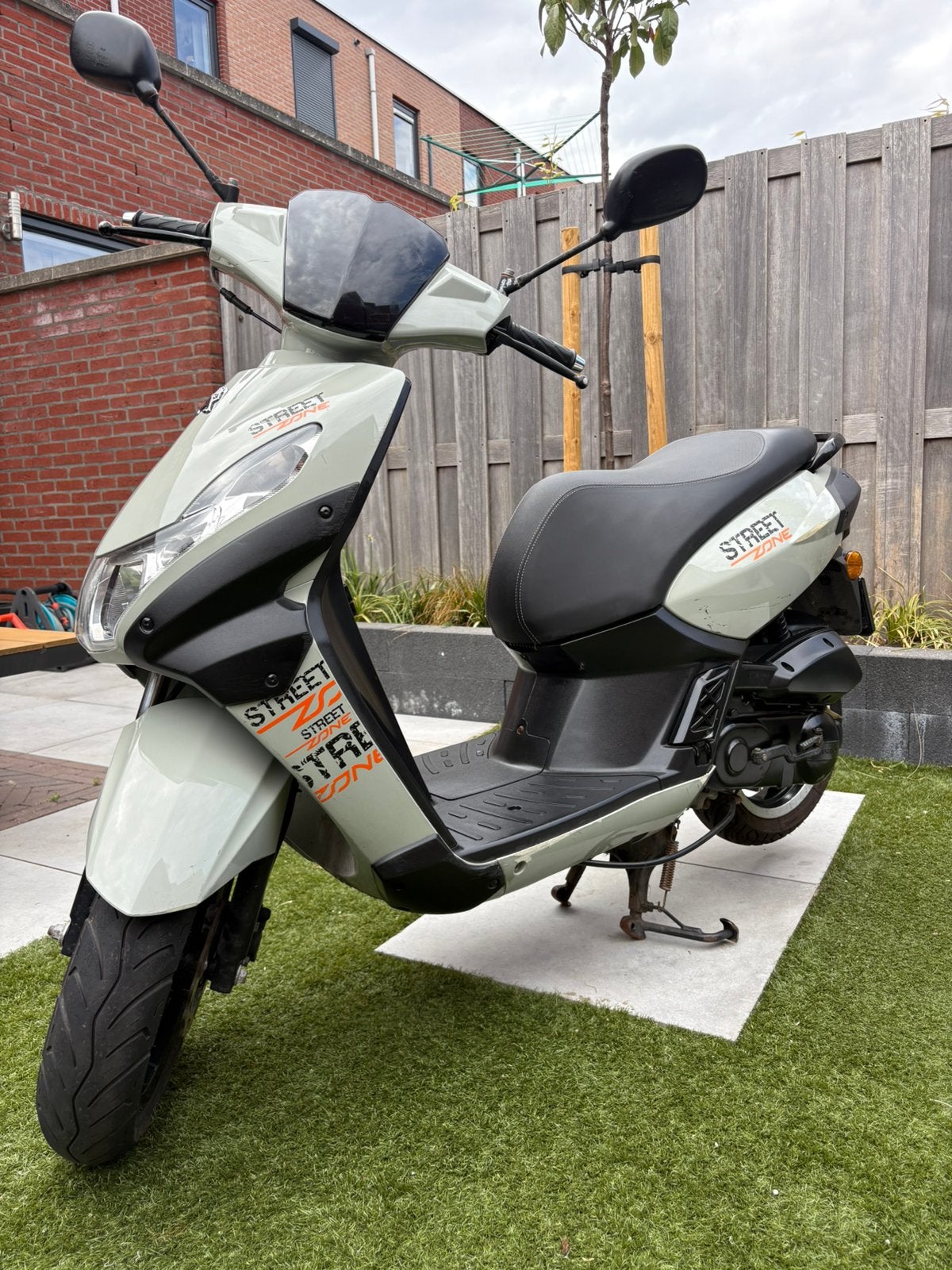 Peugeot kisbee streetzone brom, Ophalen, Gebruikt, Overige modellen, Maximaal 45 km/u