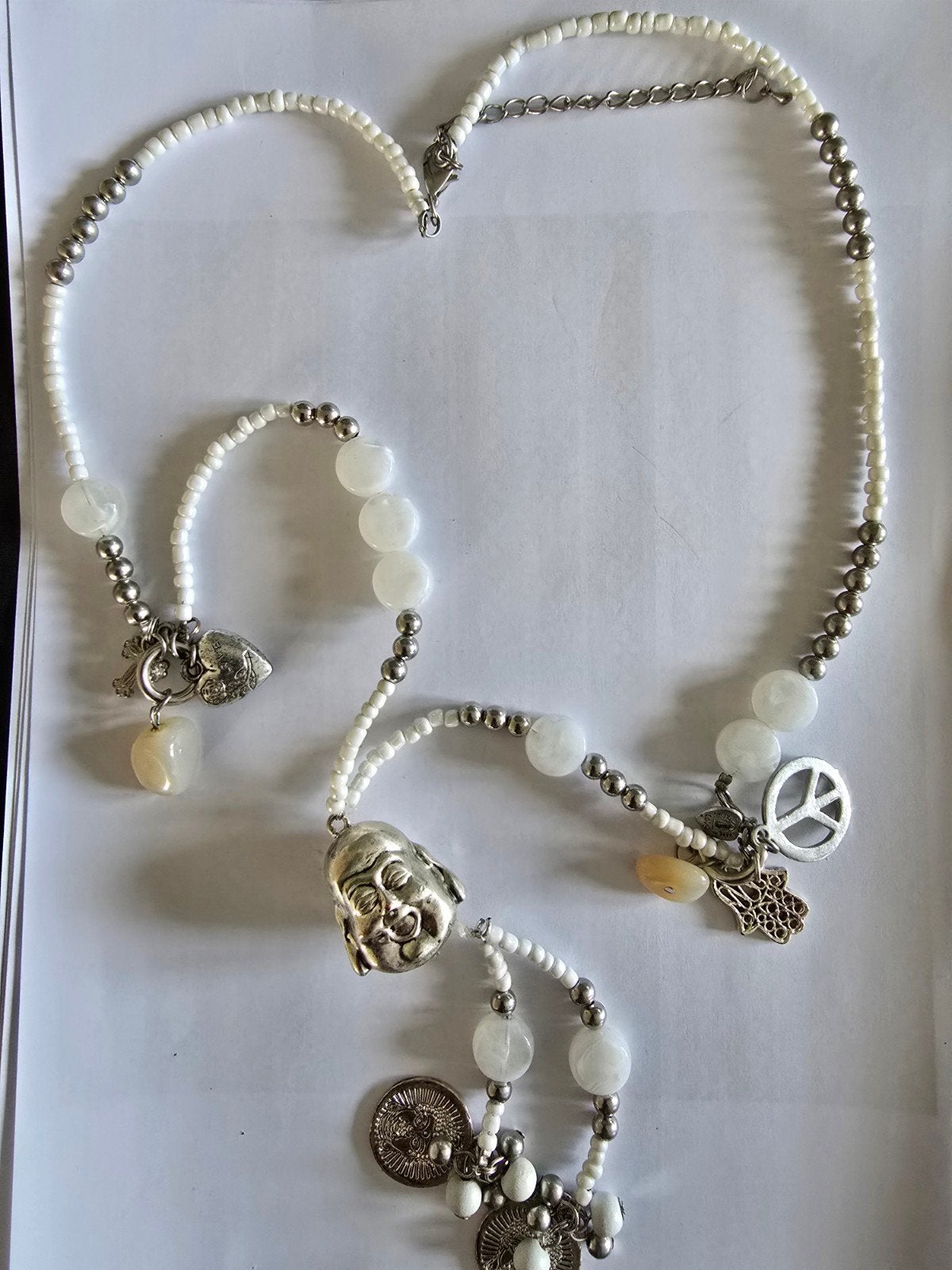 Halsketting met kralen en hangers, 50 cm, Sieraden, Tassen en Uiterlijk, Gebruikt, Wit, Ophalen of Verzenden, Overige materialen