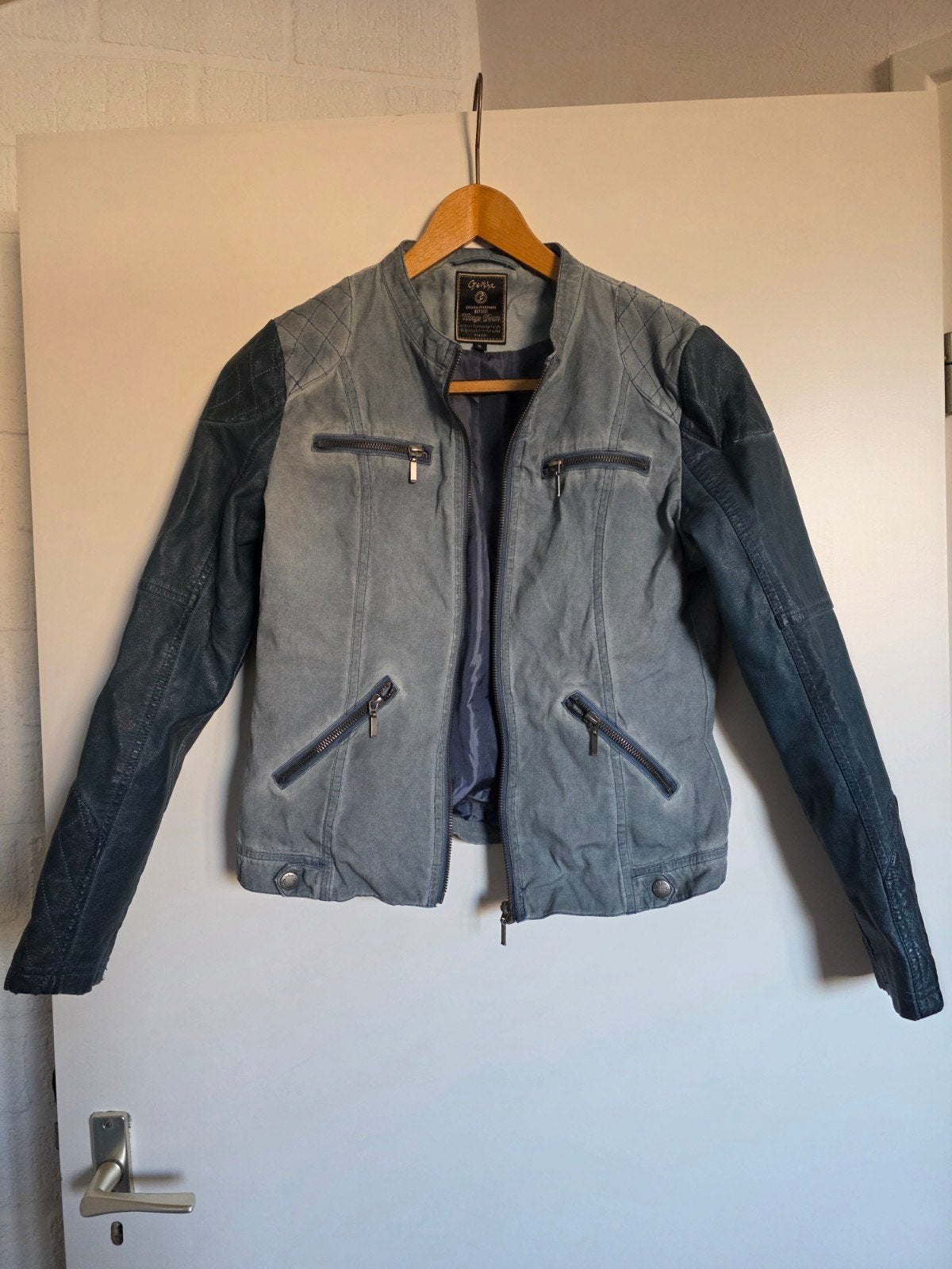 Blauw Geisha jack met PU-leren mouwen - Maat S, Geisha, Blauw, Ophalen of Verzenden, Zo goed als nieuw