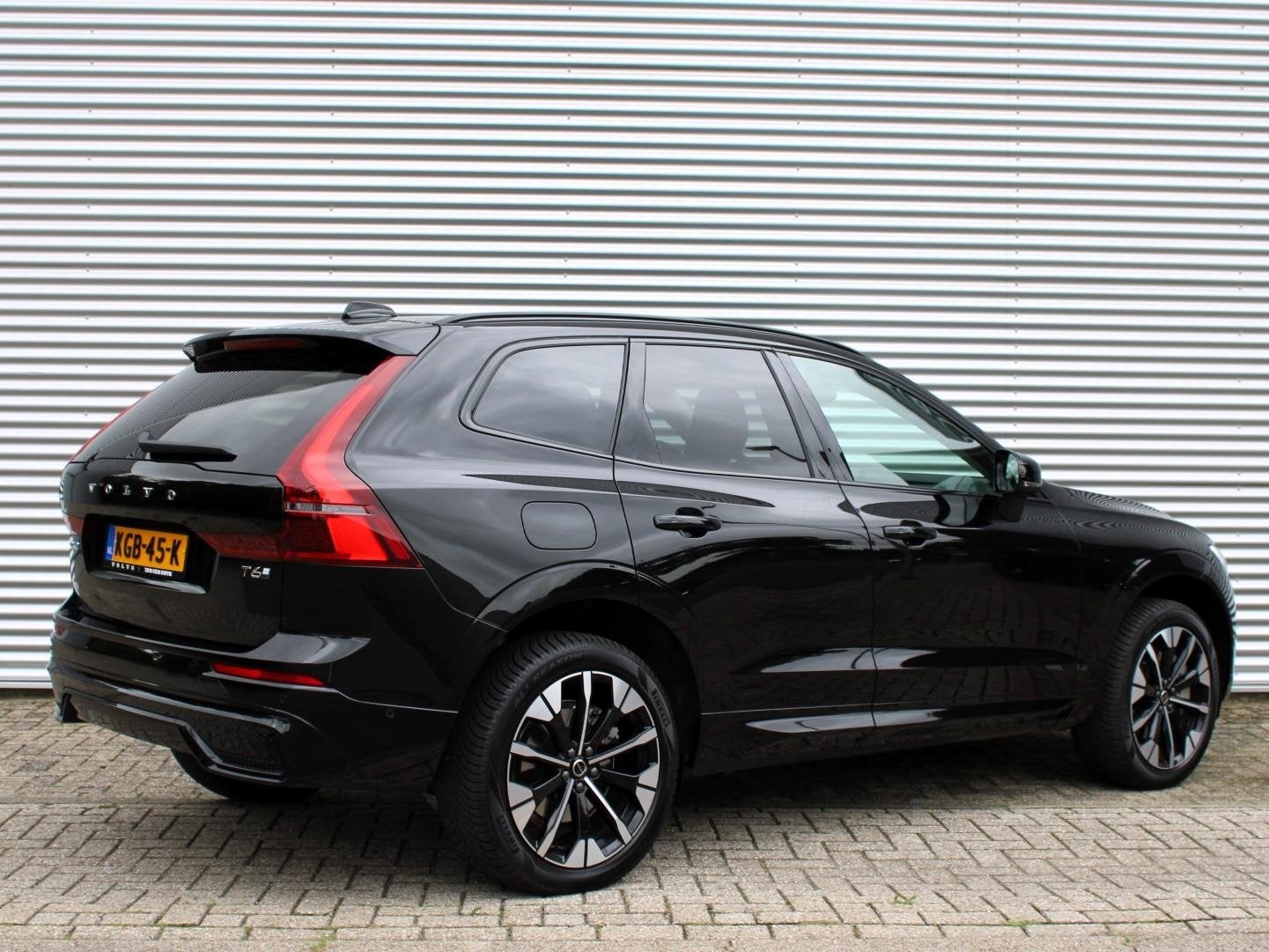 Volvo XC60 2.0 T6 Plug-in hybrid AWD Ultra Dark Automaat / P, Auto's, Automaat, Gebruikt, 4 cilinders, 180 min