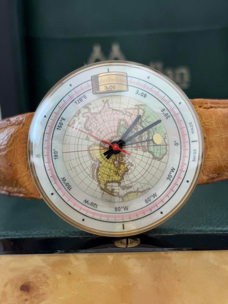 Magellan 1521 Northern Hemisphere 18kt Gold, Sieraden, Tassen en Uiterlijk, Horloges | Heren, Leer, Polshorloge, Zo goed als nieuw