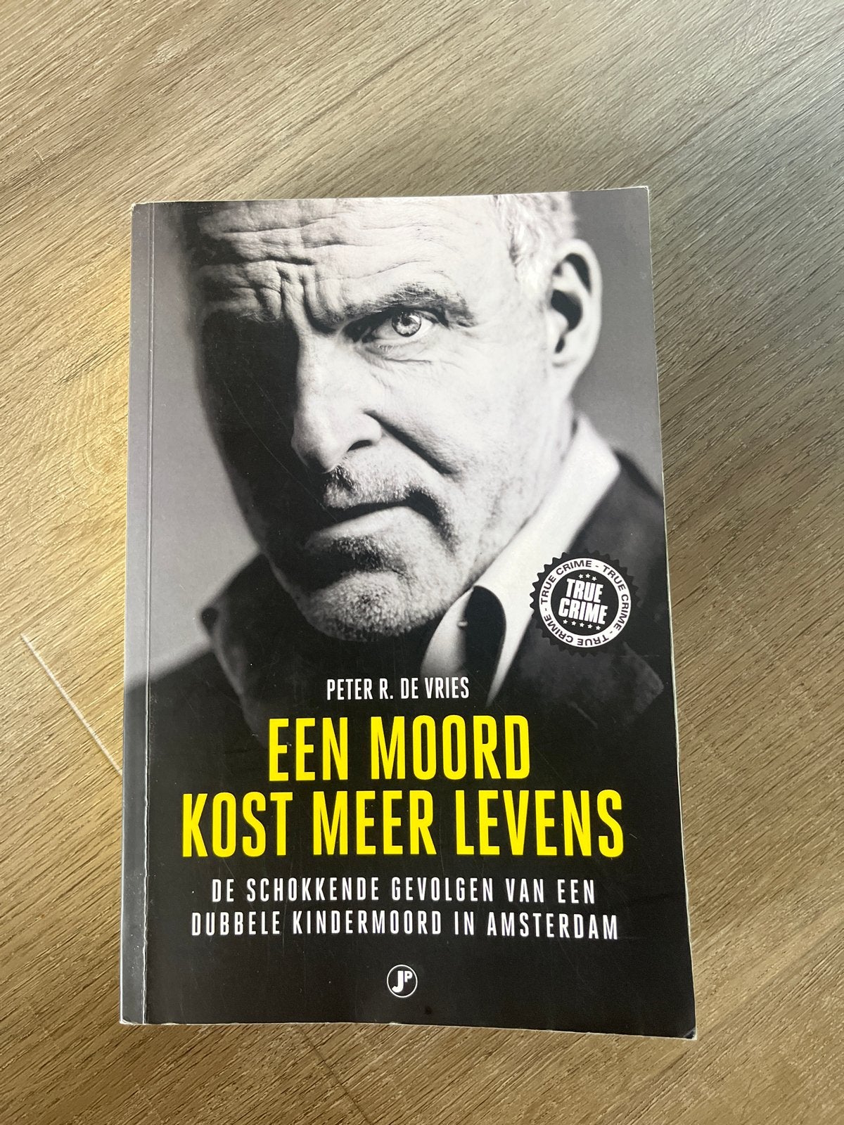 Een Moord Kost Meer Levens - Peter R. de Vries, Ophalen, Zo goed als nieuw, Tv-bewerking