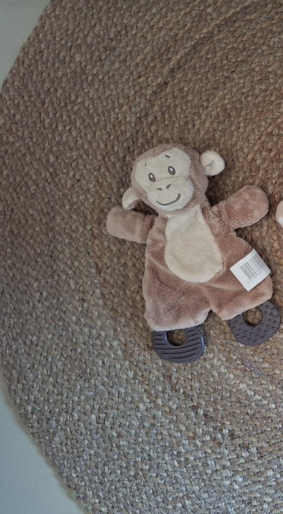 Knisperdoekje aap met bijtring bij de pootjes, Overige karakters, Ophalen of Verzenden, Zo goed als nieuw, Klein (minder dan 20 cm)