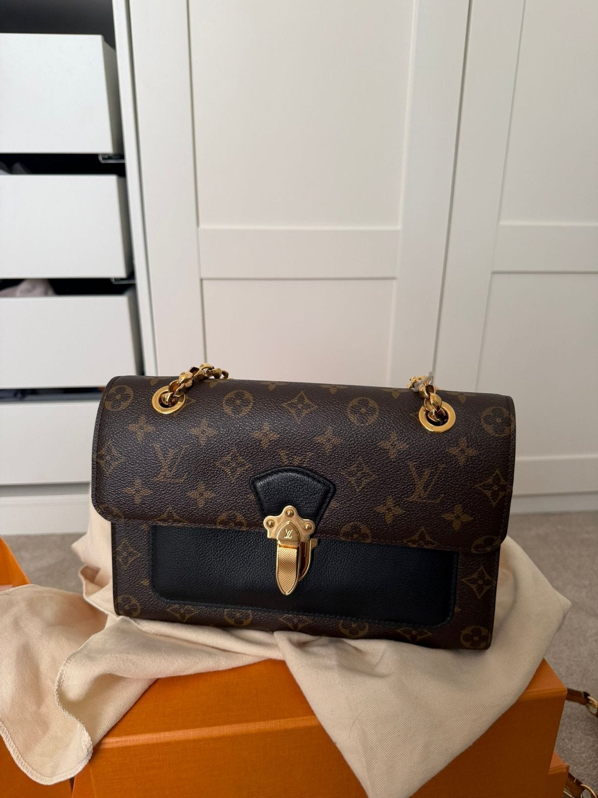 Louis Vuitton Victoire Dames Tas, Ophalen, Zo goed als nieuw, Bruin, Schoudertasje