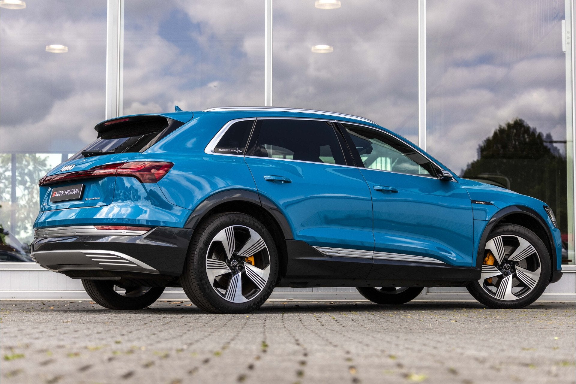 Audi e-tron e-tron 55 quattro advanced 95 kWh | Pano | B&O |, Zwart, 95 kWh, Blauw, 360 pk
