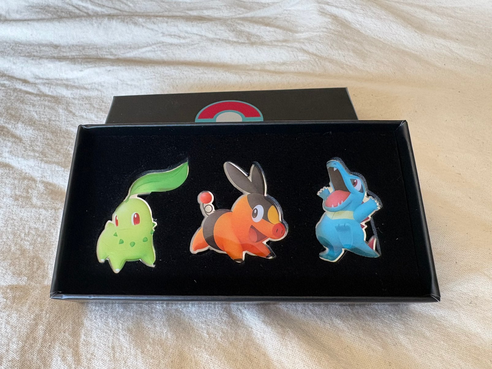 Legends ZA Pre-order Pinset - Chikorita, Tepig en Totodile, Ophalen of Verzenden, Zo goed als nieuw, Overige onderwerpen, Speldje of Pin