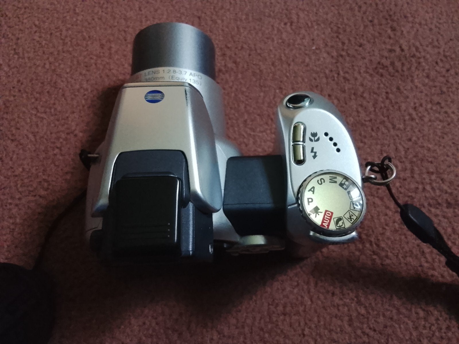 Konica Minolta 10x optische zoom, Verzenden, Batterij