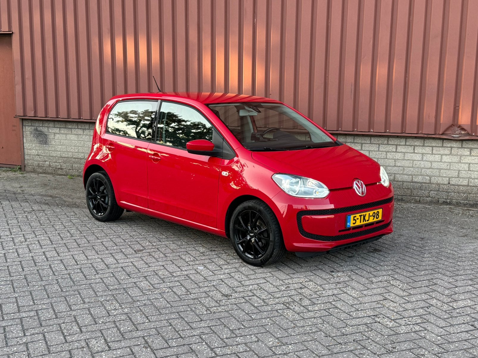 Volkswagen up! 1.0 44KW/60PK 5-DRS 2014 Rood