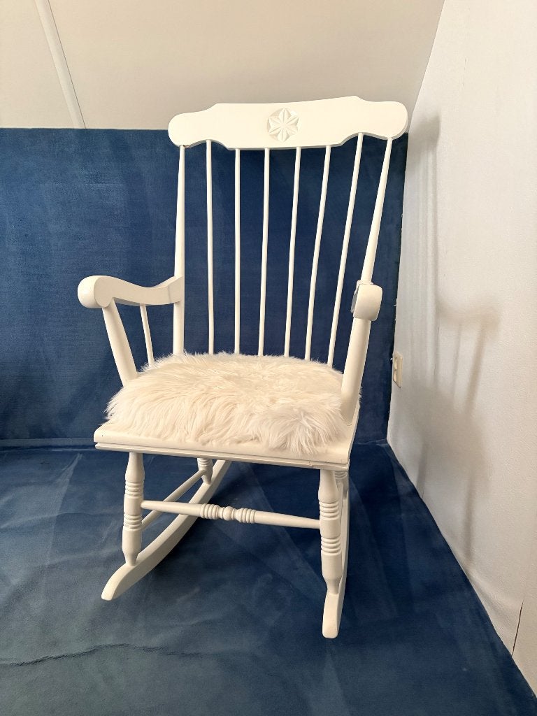 Leuke witte schommelstoel met zacht kussen, Ophalen, Gebruikt, Wit, Eén