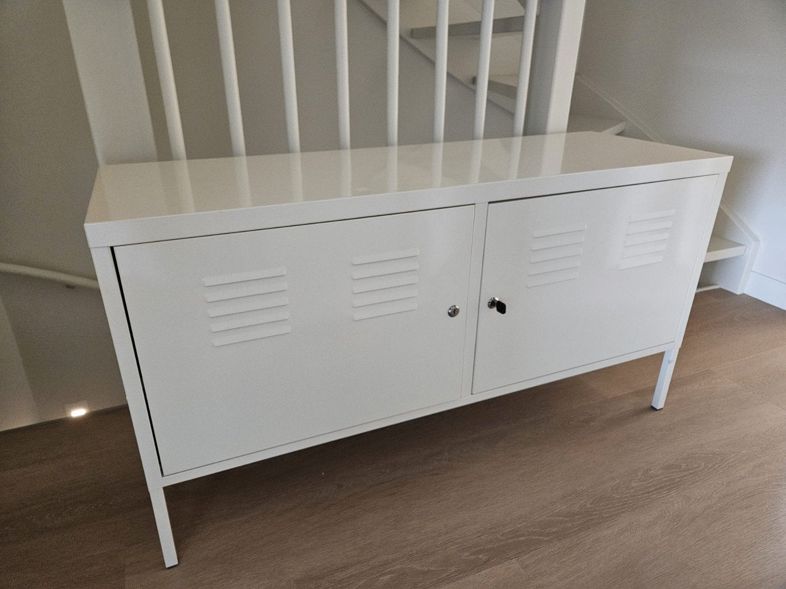 Gebroken wit metalen kastje - 118x63x40 cm, Ophalen, 100 tot 150 cm, Metaal, 25 tot 50 cm