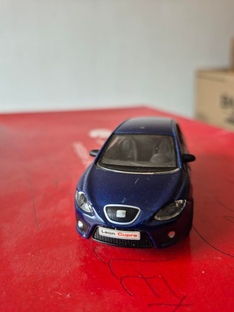 Seat leon cupra blau 1;43, Ophalen of Verzenden, Zo goed als nieuw, Auto, Overige merken
