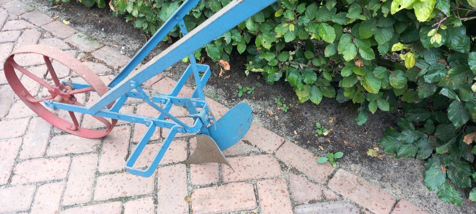 Antieke handploeg / aardappelploeg, Ophalen