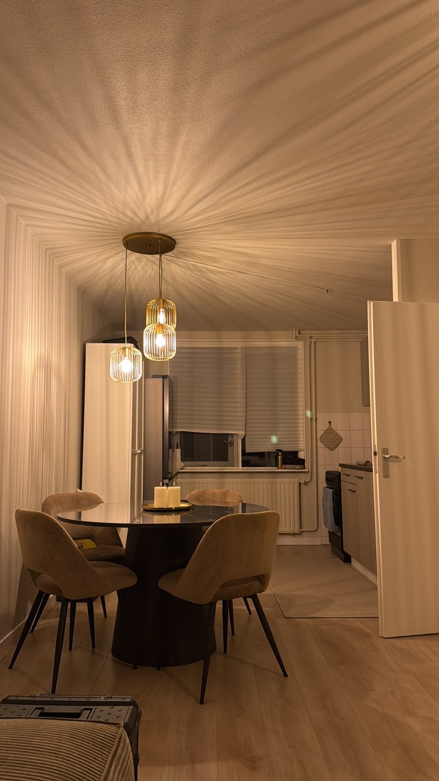 WOOOD Maan eettafel rond mdf donkerbruin ø120cm, Ophalen, Zo goed als nieuw, 75 m² of meer, Laminaat