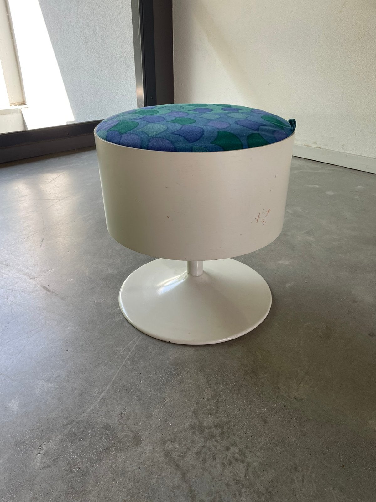 Space age poef met opberg functie, Ophalen, ., 2de hands, Rond