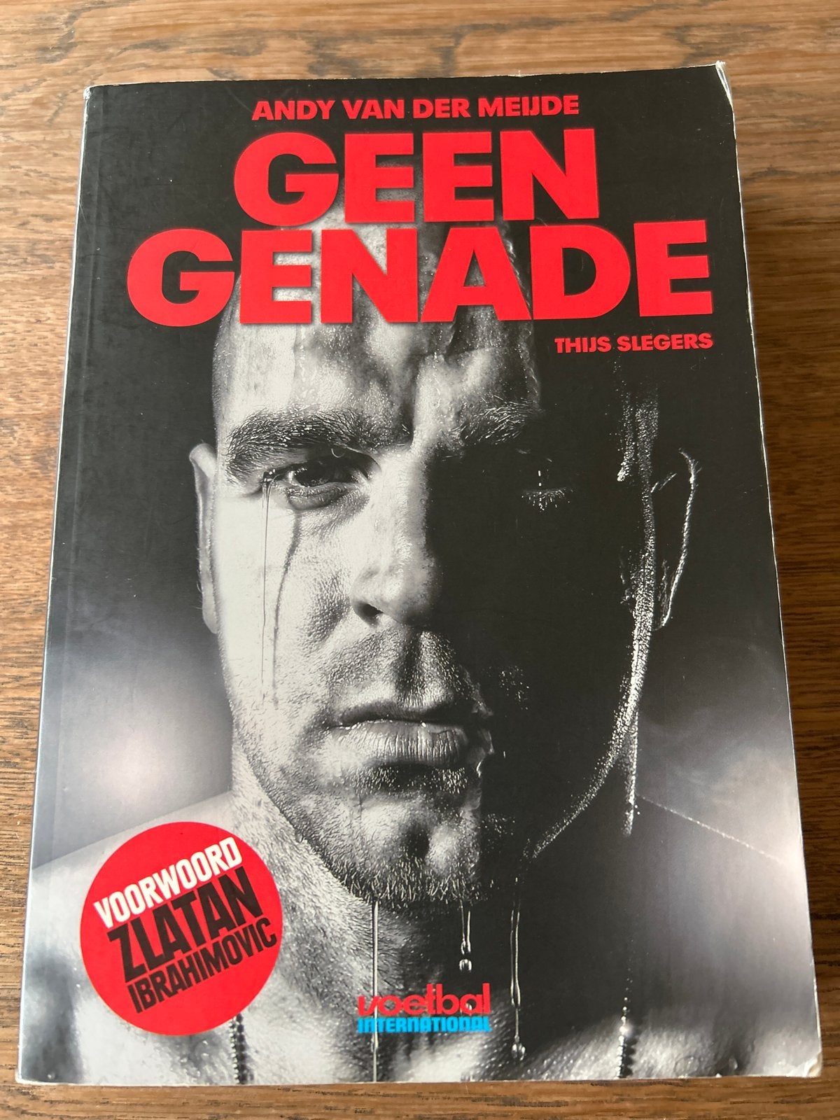 Boek: Geen Genade - Andy van der Meijde (Voetbal), Boeken, Ophalen of Verzenden, Gelezen, Nederland