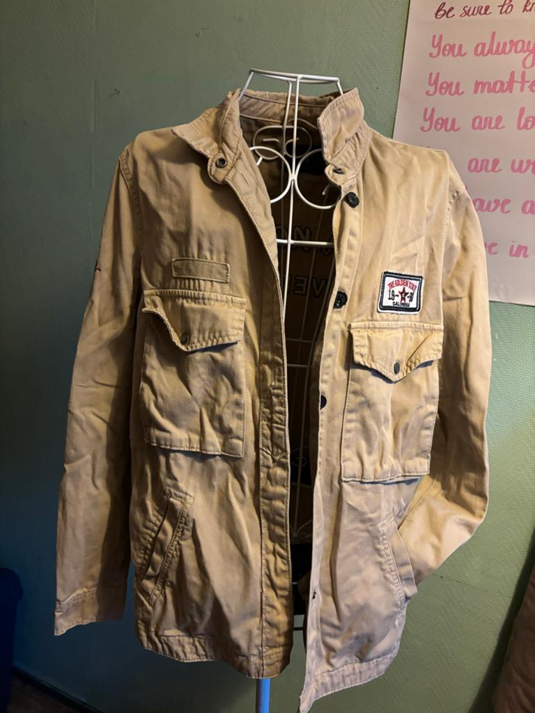 Bershka jas met 'I'm not for everyone' opdruk, Ophalen of Verzenden, Gedragen, Maat 36 (S), Beige
