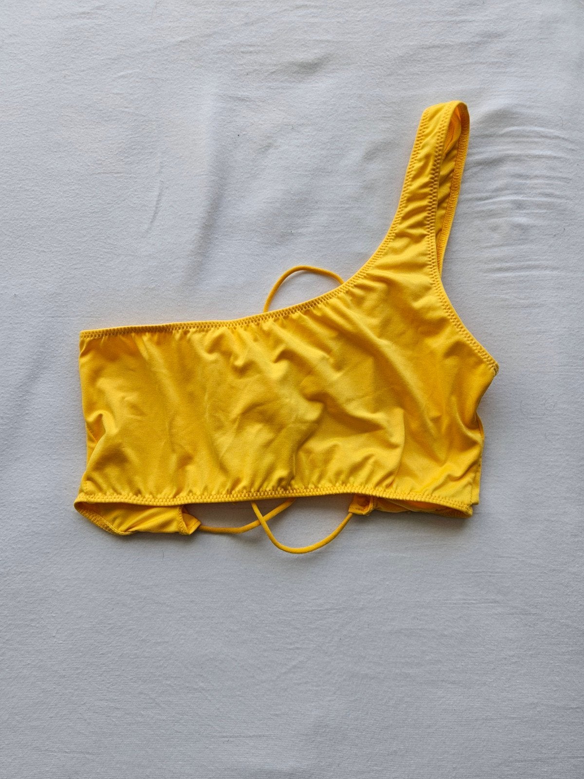 Geel topje maat M met verstelbare veter op de rug, Kleding | Dames, Maat 38/40 (M), Verzenden, Geel, Zo goed als nieuw