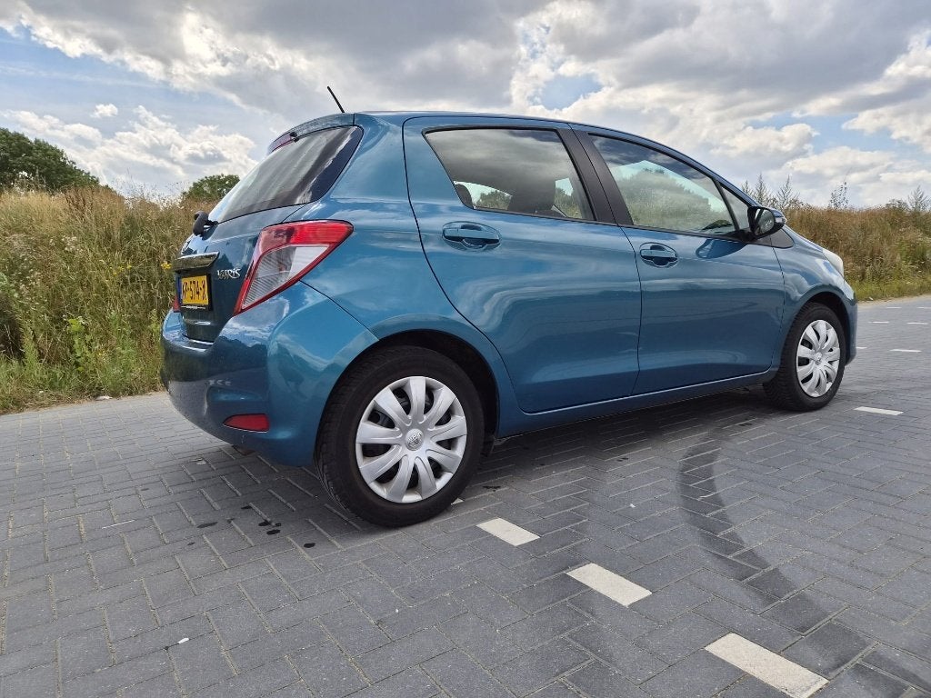 Toyota Yaris 1.3 16V Vvt-i 5DR 2012 Blauw, Auto's, Voorwielaandrijving, Stof, 40 €/maand, Zwart