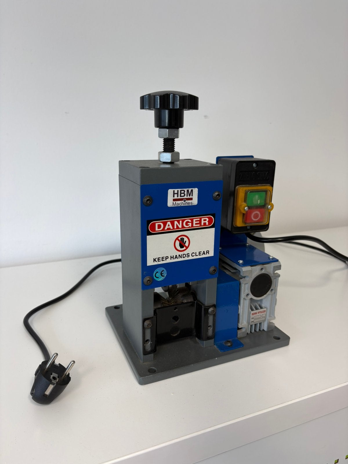 HBM Elektrische draadstripmachine, Ophalen, Zo goed als nieuw, Groter dan 1:32