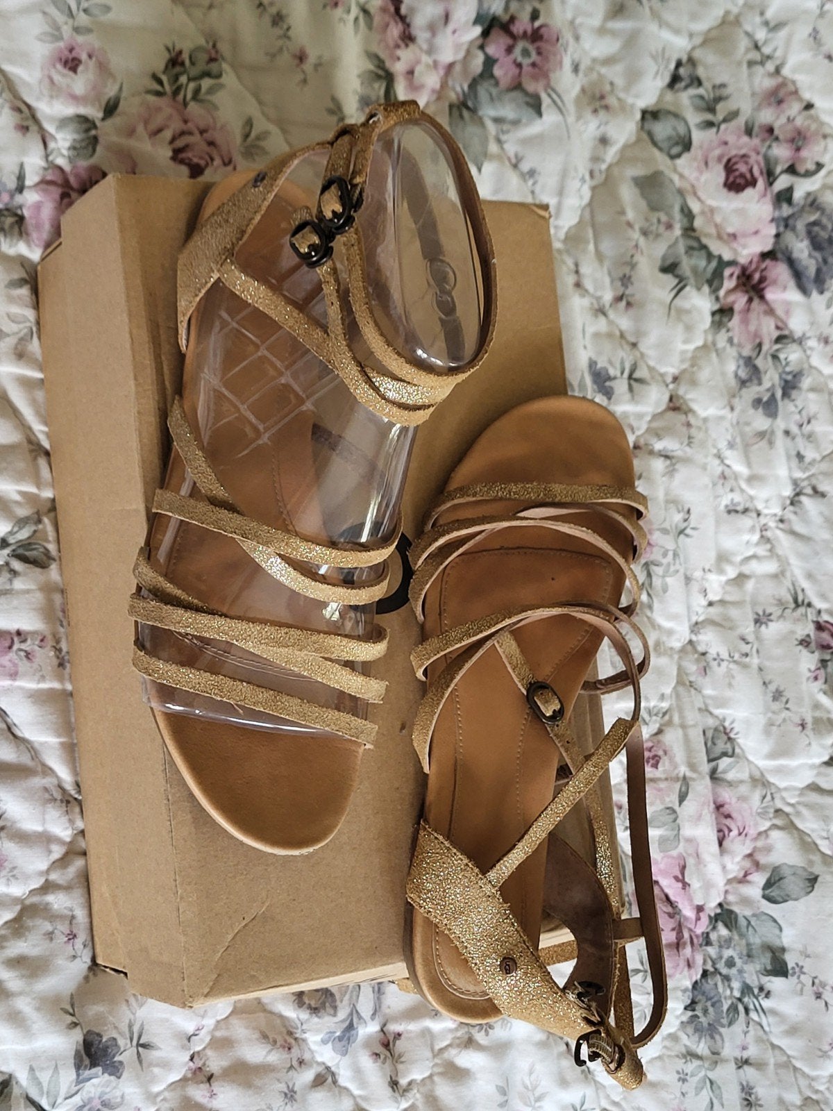 Ugg Sandalen Goudkleurig Maat 39, UGG, Overige kleuren, Zo goed als nieuw, Sandalen of Muiltjes