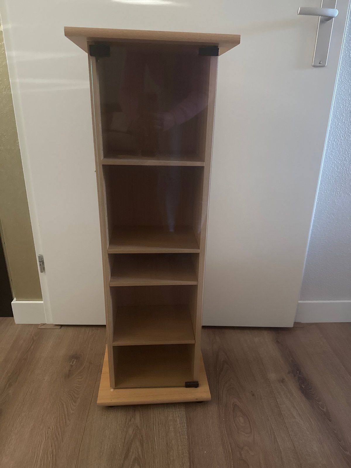 Houten rek met glazen deur, Ophalen, 75 tot 150 discs, Zo goed als nieuw, Hout