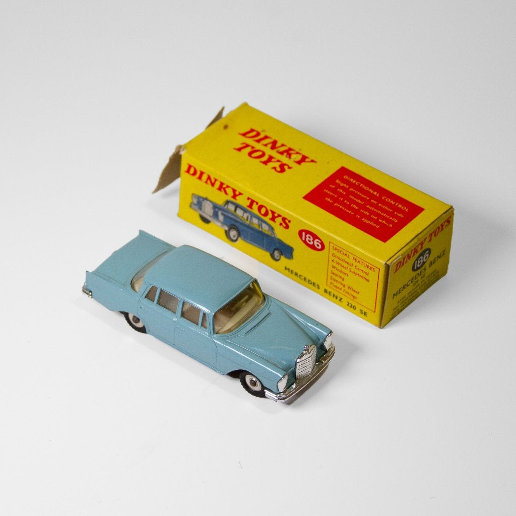 Dinky Toys 186 Mercedes-Benz 220 SE met doos, Ophalen of Verzenden, Gebruikt, Auto, Dinky Toys